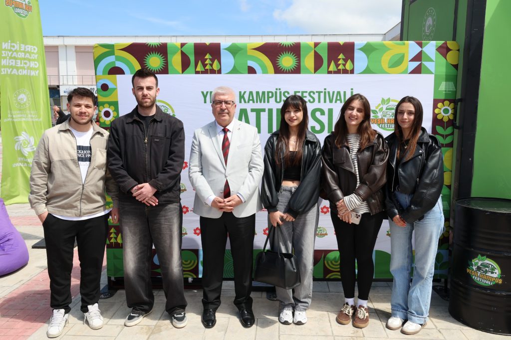 Üniversitemiz Bütünleşik Kampüs Yönetimi Koordinatörlüğü koordinesinde, Çevre, Şehircilik ve İklim Değişikliği Bakanlığı ile Türkiye Çevre Ajansı destekleriyle gerçekleştirilen “Yeşil Kampüs Festivali” yoğun ilgi gördü. Yeşil Kampüs Festivali’nde öğrencilerimiz hem eğlendi hem de çevreye olan duyarlılıklarını artırdı.