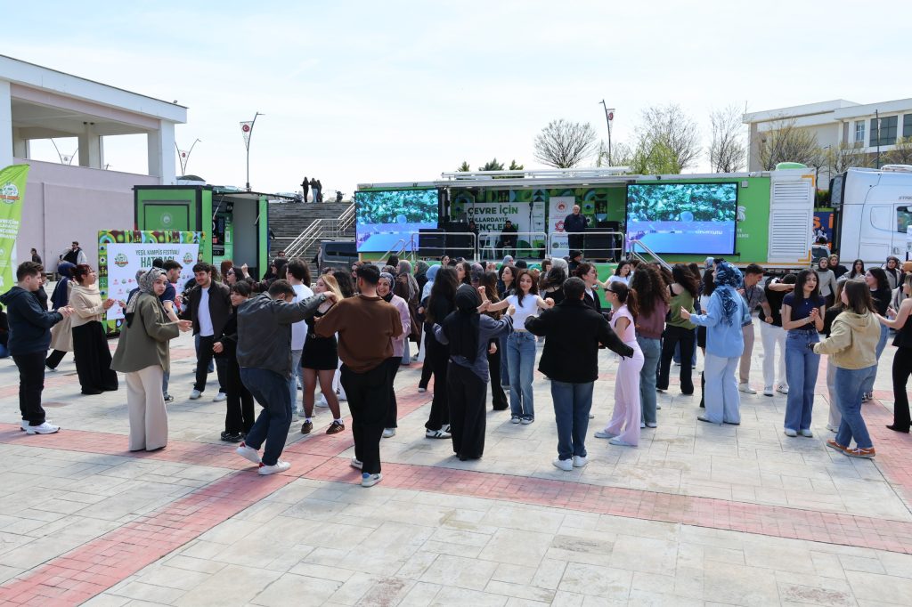 Üniversitemiz Bütünleşik Kampüs Yönetimi Koordinatörlüğü koordinesinde, Çevre, Şehircilik ve İklim Değişikliği Bakanlığı ile Türkiye Çevre Ajansı destekleriyle gerçekleştirilen “Yeşil Kampüs Festivali” yoğun ilgi gördü. Yeşil Kampüs Festivali’nde öğrencilerimiz hem eğlendi hem de çevreye olan duyarlılıklarını artırdı.
