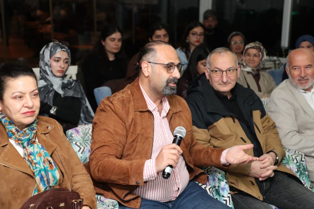Üniversitemiz Bilim İletişimi Ofisi koordinesinde, Sağlık Bilimleri Fakültesi ile Kadın Çalışmaları Uygulama ve Araştırma Merkezi iş birliğinde Bilim Kafe söyleşileri kapsamında “Çalışma Yaşamında Kadın” konulu panel düzenlendi.