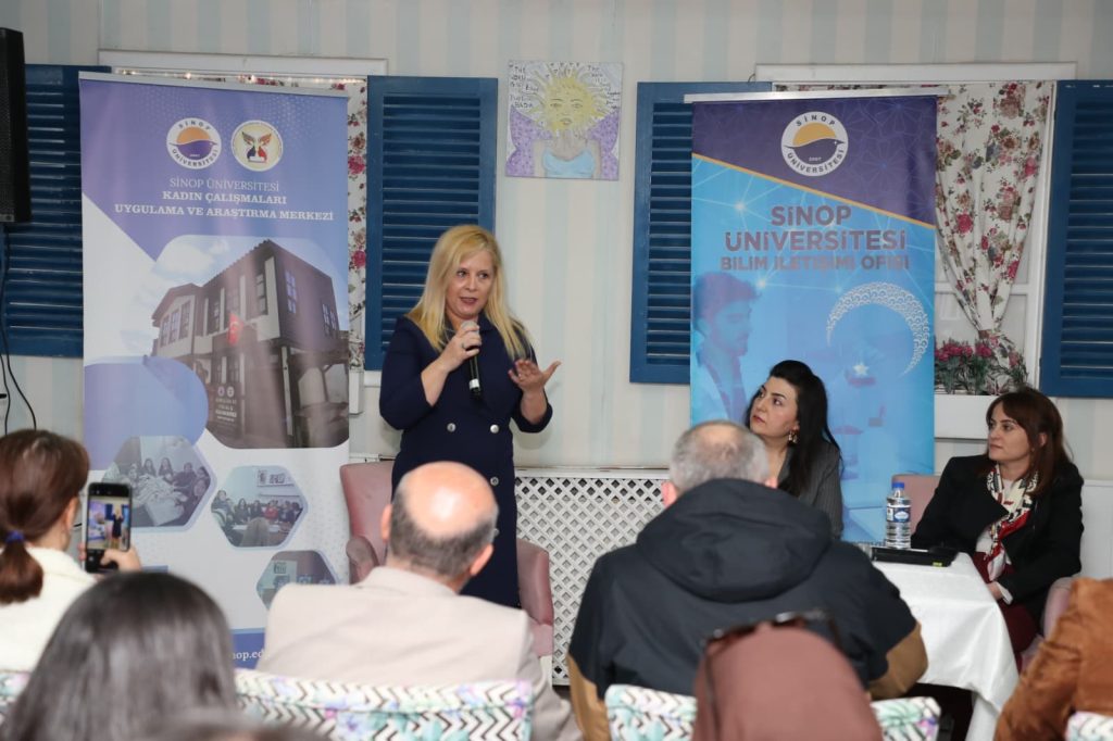 Üniversitemiz Bilim İletişimi Ofisi koordinesinde, Sağlık Bilimleri Fakültesi ile Kadın Çalışmaları Uygulama ve Araştırma Merkezi iş birliğinde Bilim Kafe söyleşileri kapsamında “Çalışma Yaşamında Kadın” konulu panel düzenlendi.