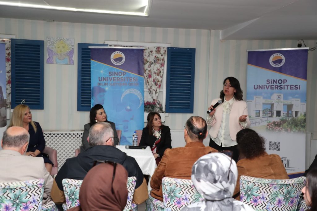 Üniversitemiz Bilim İletişimi Ofisi koordinesinde, Sağlık Bilimleri Fakültesi ile Kadın Çalışmaları Uygulama ve Araştırma Merkezi iş birliğinde Bilim Kafe söyleşileri kapsamında “Çalışma Yaşamında Kadın” konulu panel düzenlendi.