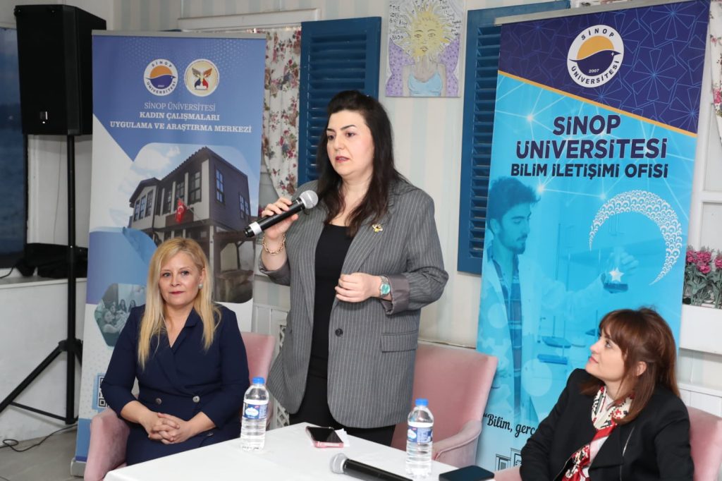 Üniversitemiz Bilim İletişimi Ofisi koordinesinde, Sağlık Bilimleri Fakültesi ile Kadın Çalışmaları Uygulama ve Araştırma Merkezi iş birliğinde Bilim Kafe söyleşileri kapsamında “Çalışma Yaşamında Kadın” konulu panel düzenlendi.