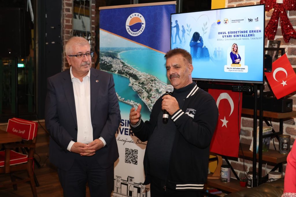 Üniversitemiz Bilim İletişimi Ofisi tarafından düzenlenen “Kafede Bilim Söyleşileri” kapsamında bu hafta, “Okul Şiddetinde Erken Uyarı Sinyalleri: Riskli Davranışlar Nasıl Tanınır?” başlıklı söyleşi gerçekleştirildi.