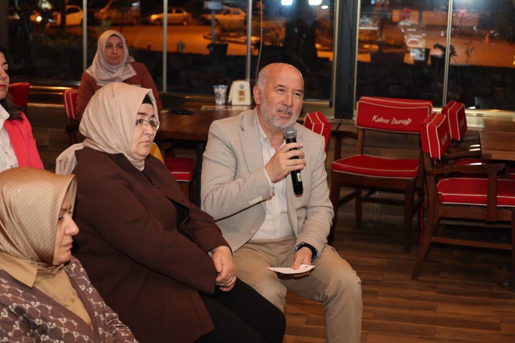 Üniversitemiz Bilim İletişimi Ofisi tarafından düzenlenen “Kafede Bilim Söyleşileri” kapsamında bu hafta, “Okul Şiddetinde Erken Uyarı Sinyalleri: Riskli Davranışlar Nasıl Tanınır?” başlıklı söyleşi gerçekleştirildi.