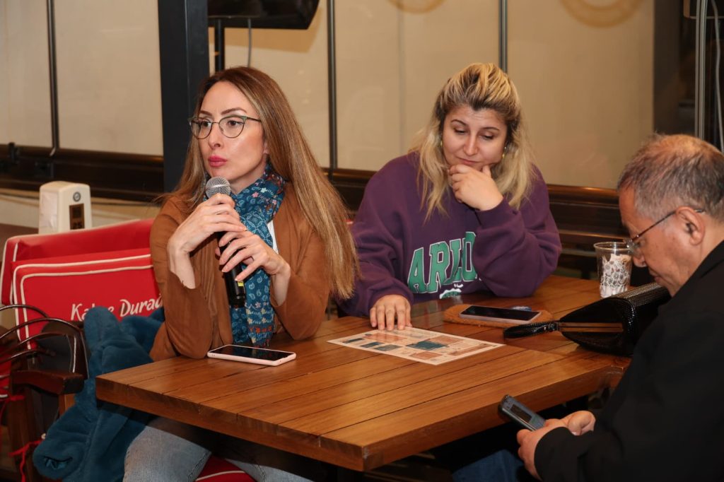 Üniversitemiz Bilim İletişimi Ofisi tarafından düzenlenen “Kafede Bilim Söyleşileri” kapsamında bu hafta, “Okul Şiddetinde Erken Uyarı Sinyalleri: Riskli Davranışlar Nasıl Tanınır?” başlıklı söyleşi gerçekleştirildi.
